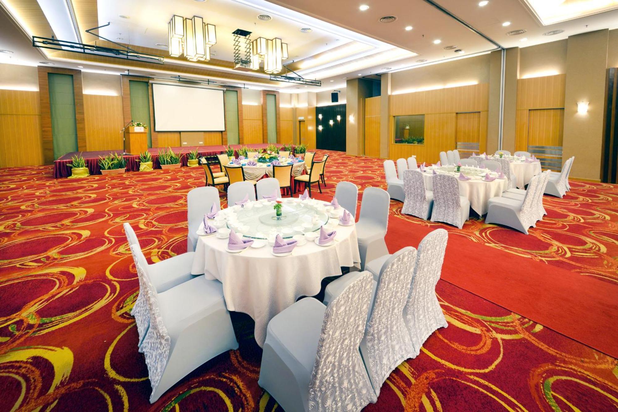 Hotel Grand Lexis Port Dickson Exteriér fotografie The ballroom of the hotel