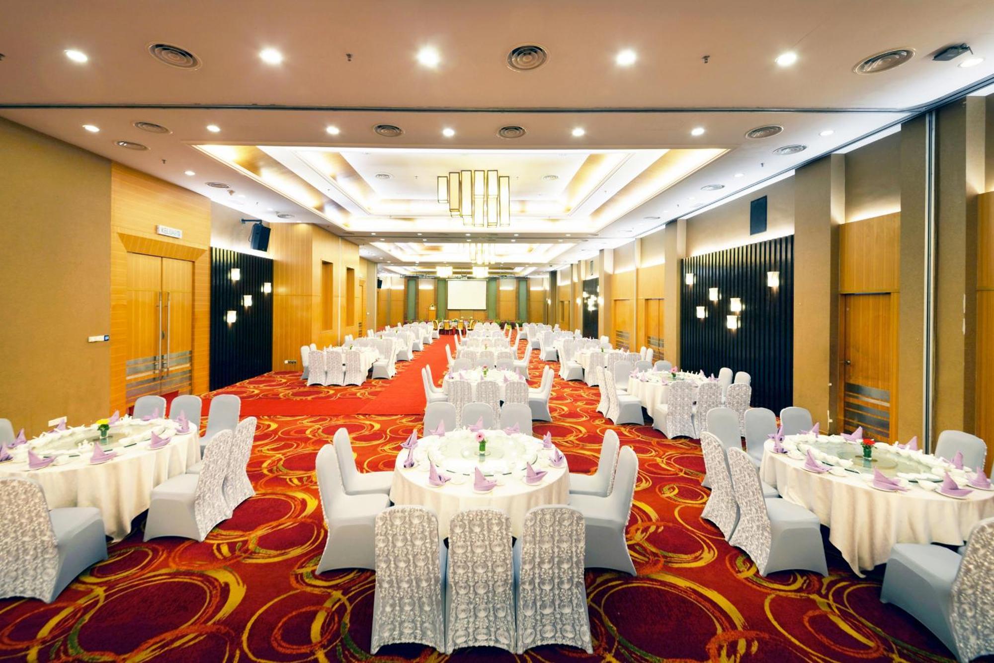 Hotel Grand Lexis Port Dickson Exteriér fotografie The ballroom