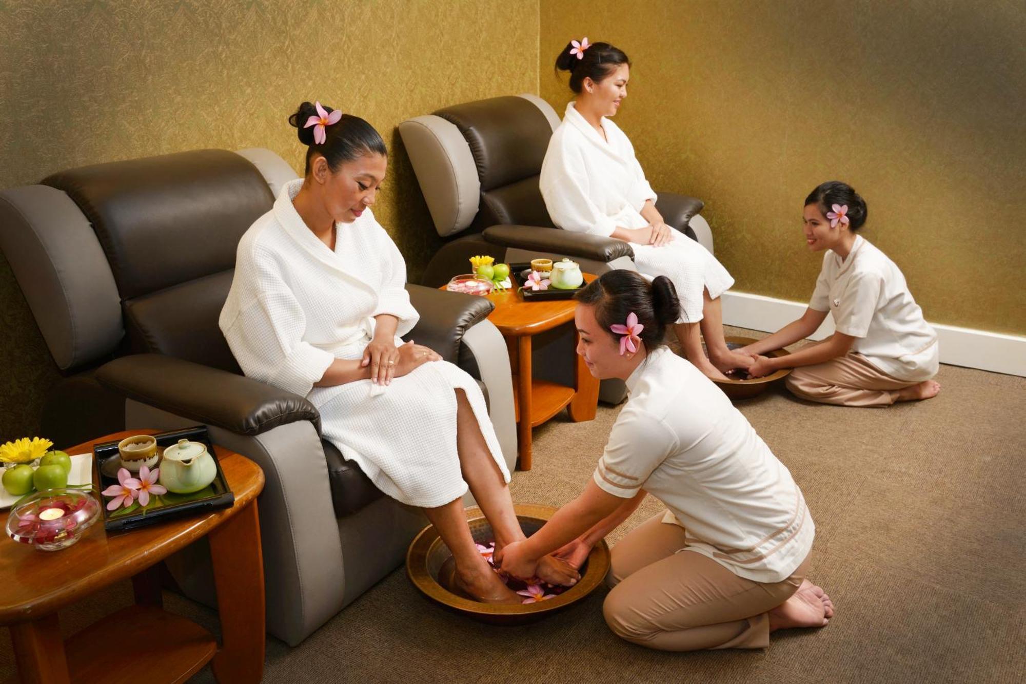 Hotel Grand Lexis Port Dickson Exteriér fotografie Thai foot massage