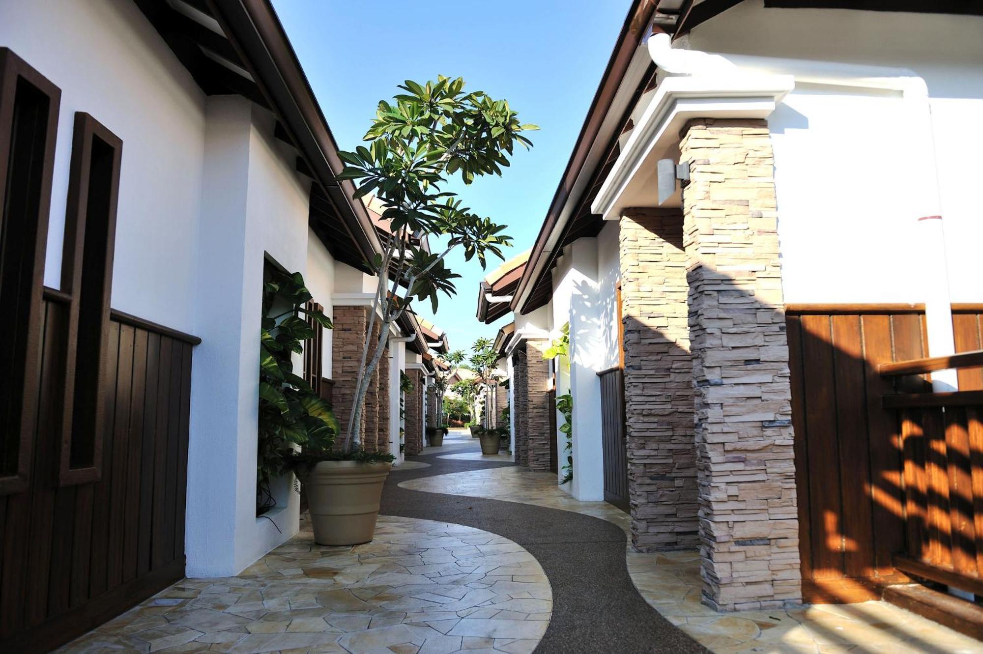 Hotel Grand Lexis Port Dickson Exteriér fotografie The Village
