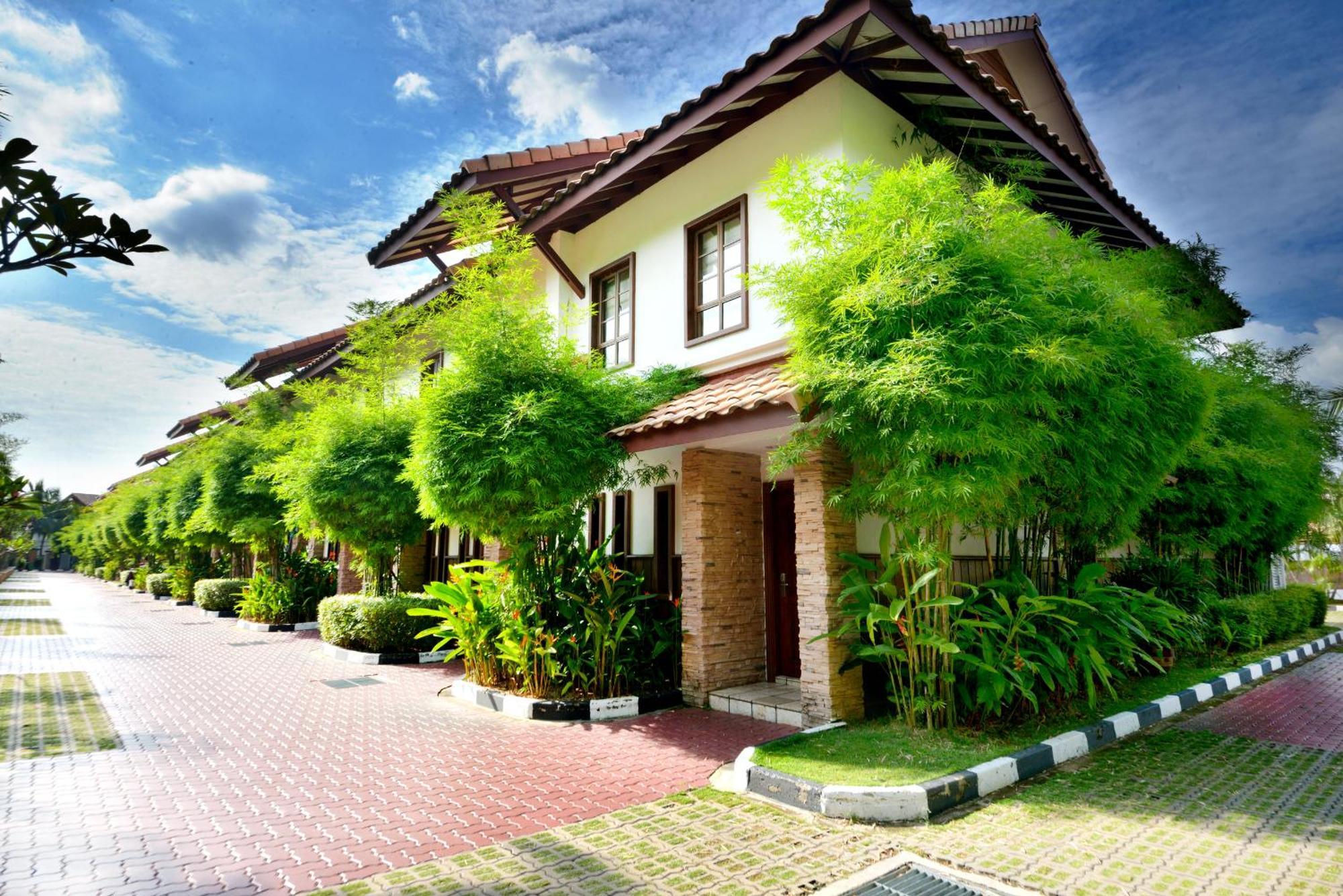 Hotel Grand Lexis Port Dickson Exteriér fotografie Residential area in Nilai