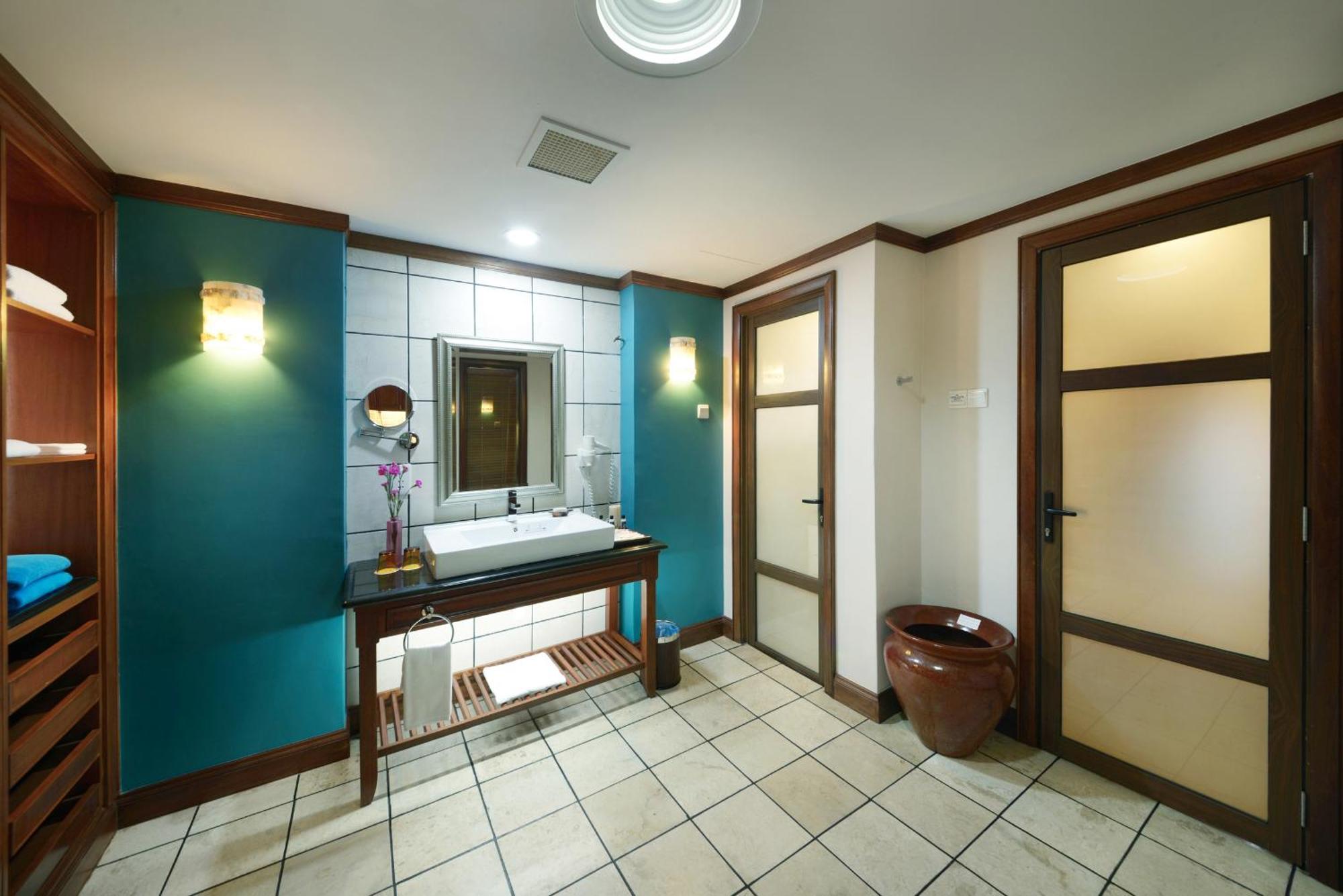 Hotel Grand Lexis Port Dickson Exteriér fotografie Bathroom