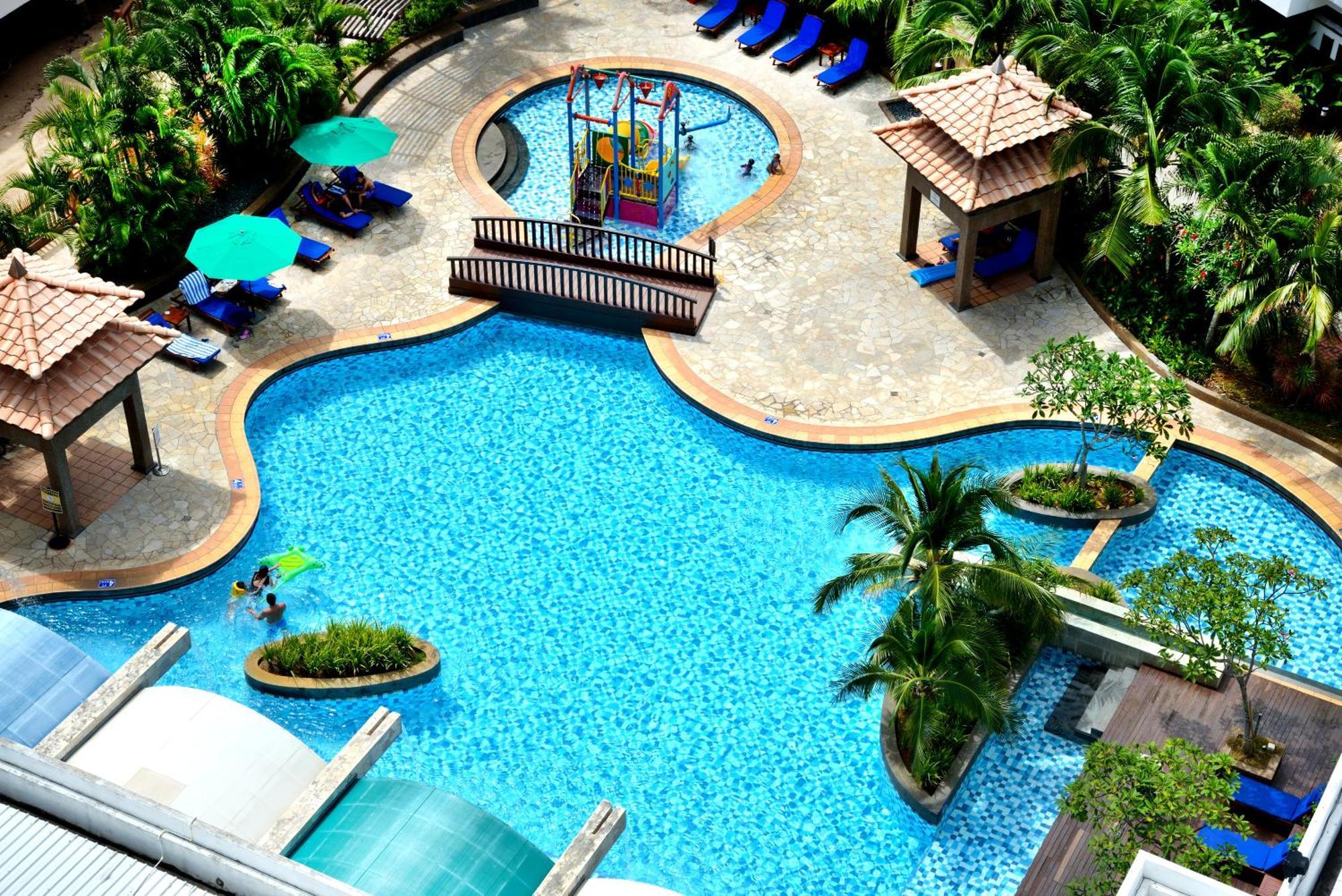 Hotel Grand Lexis Port Dickson Exteriér fotografie The swimming pool at the Royal Thai Police Club