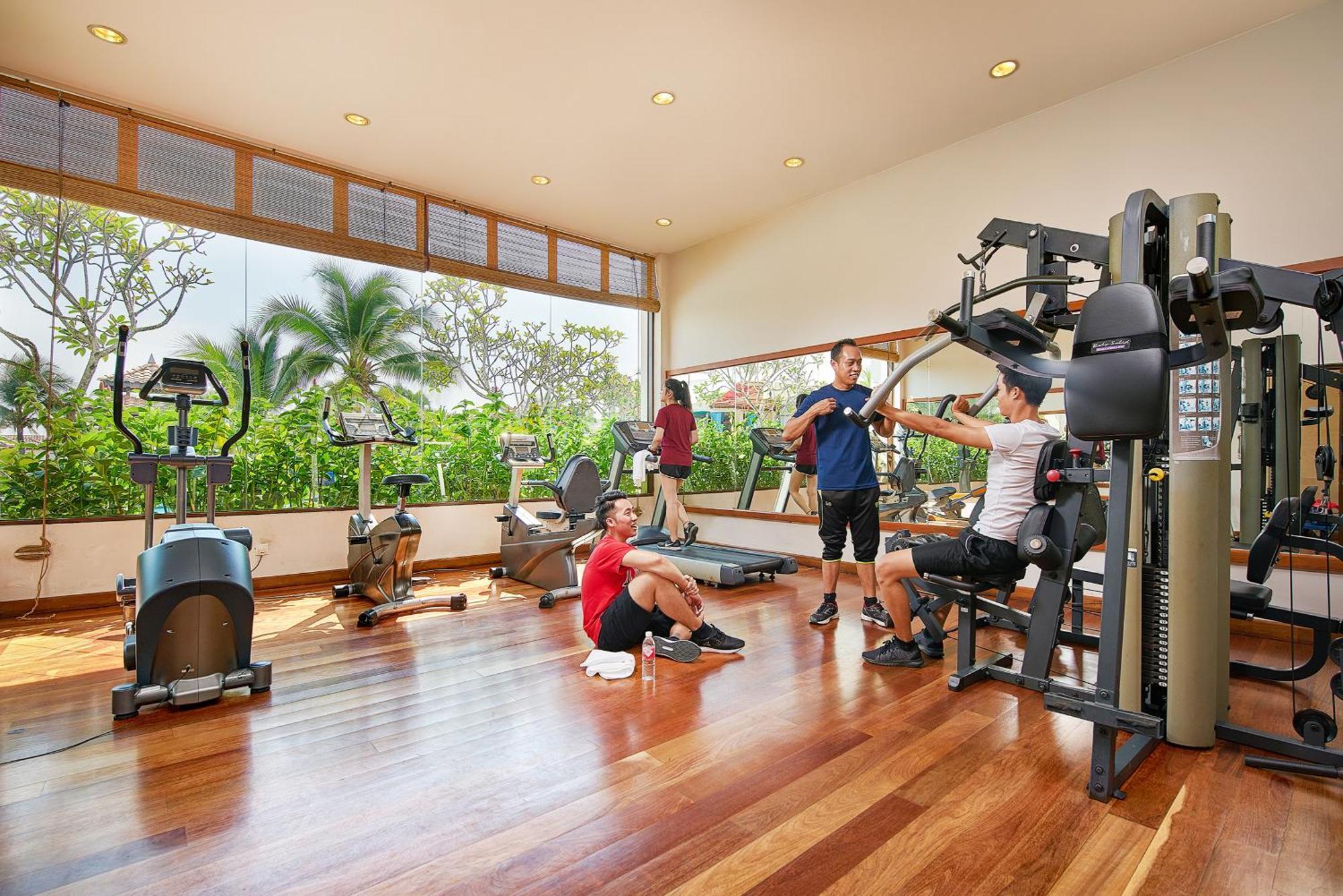 Hotel Grand Lexis Port Dickson Exteriér fotografie The gym at the InterContinental Hotel, Bali Resort