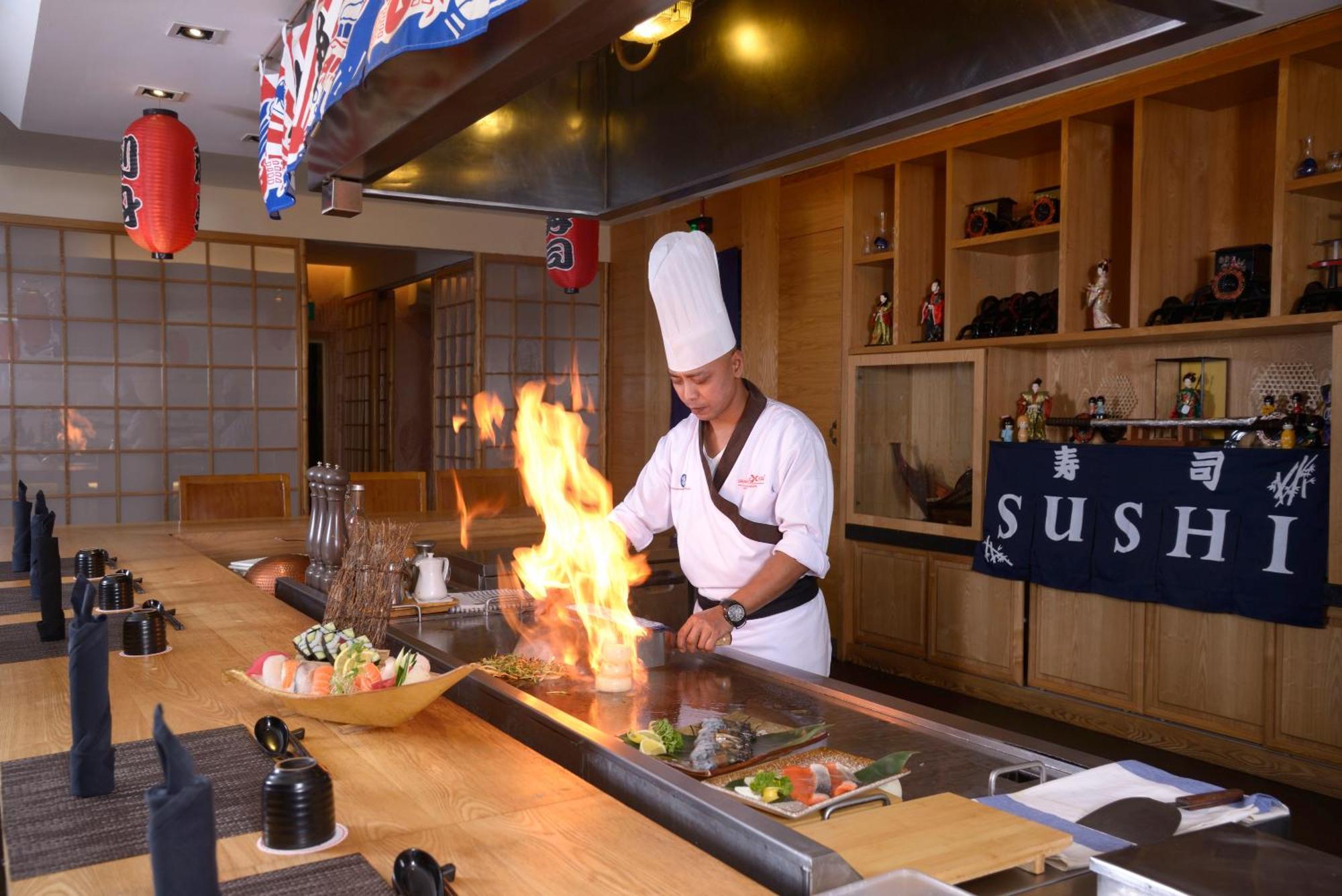 Hotel Grand Lexis Port Dickson Exteriér fotografie Teppanyaki cooking