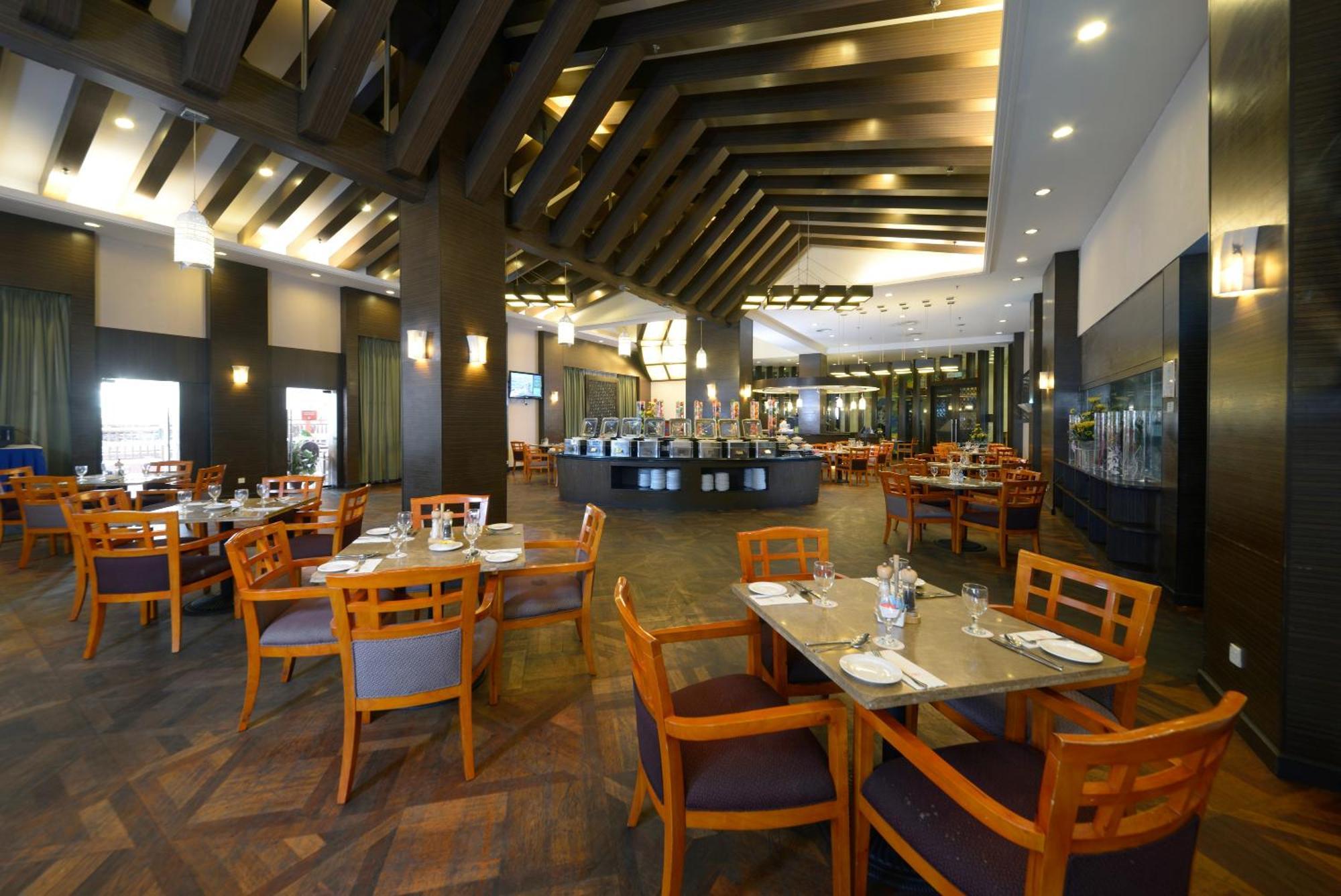 Hotel Grand Lexis Port Dickson Exteriér fotografie The restaurant