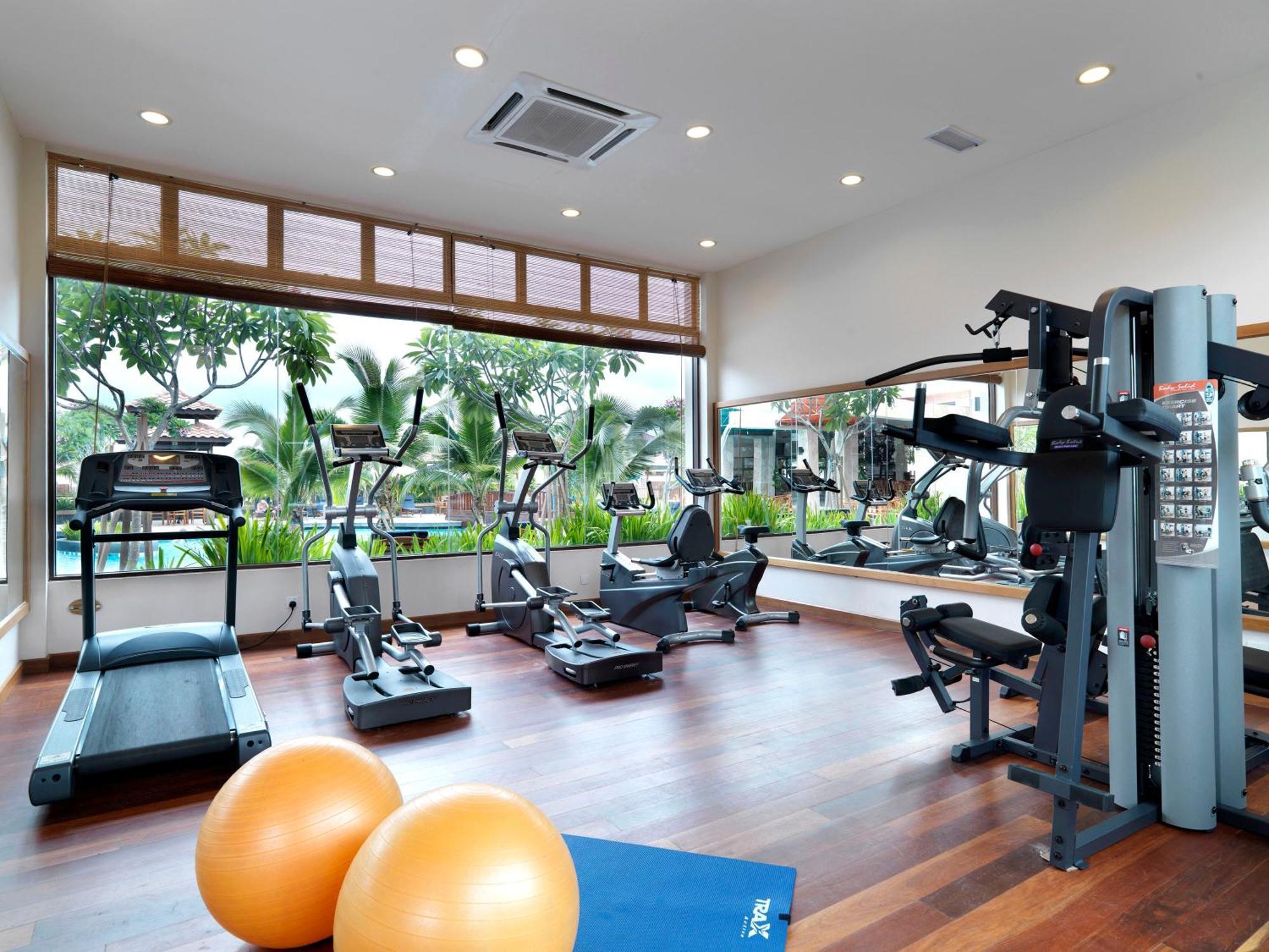 Hotel Grand Lexis Port Dickson Exteriér fotografie A gym in a hotel