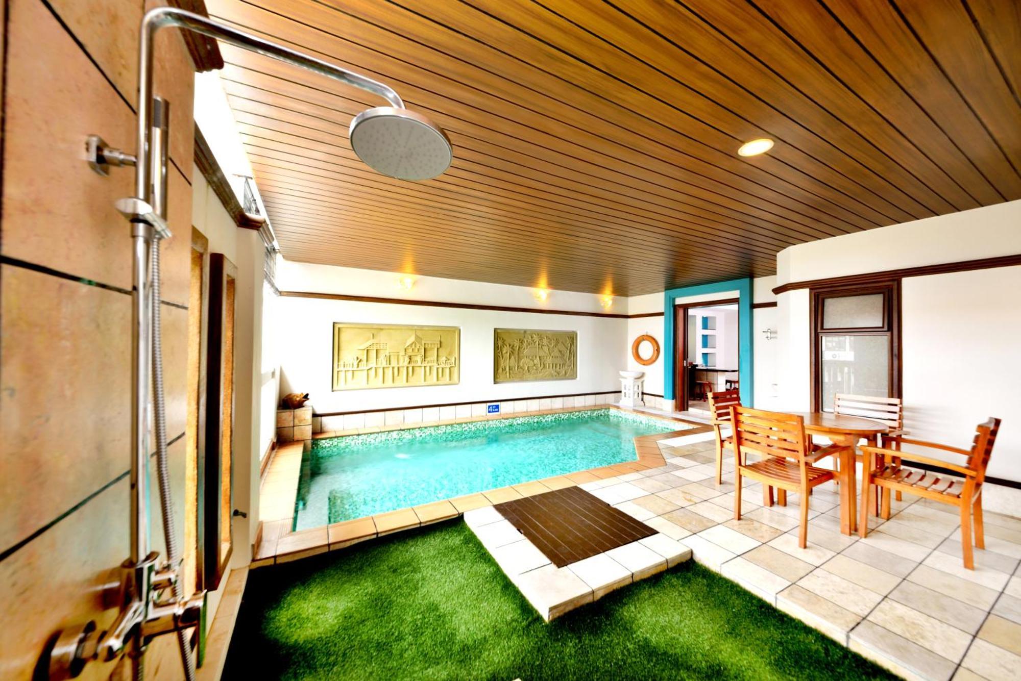 Hotel Grand Lexis Port Dickson Exteriér fotografie A private onsen in a hotel