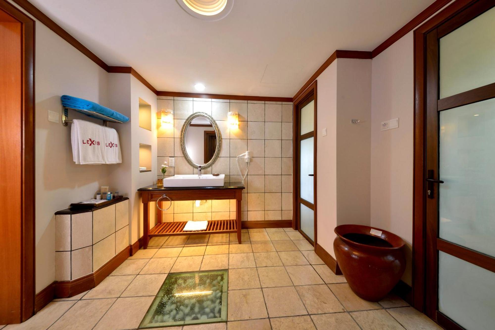 Hotel Grand Lexis Port Dickson Exteriér fotografie Bathroom