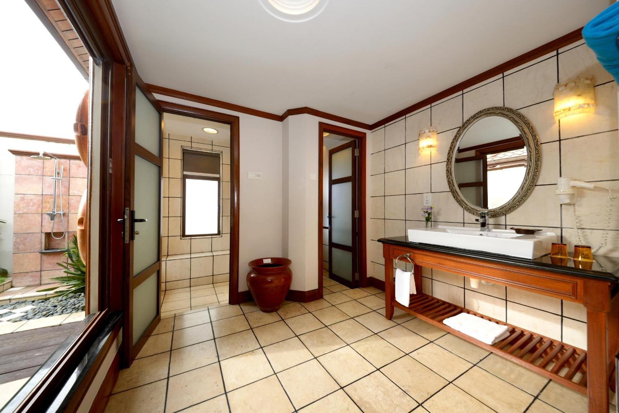 Hotel Grand Lexis Port Dickson Exteriér fotografie Bathroom