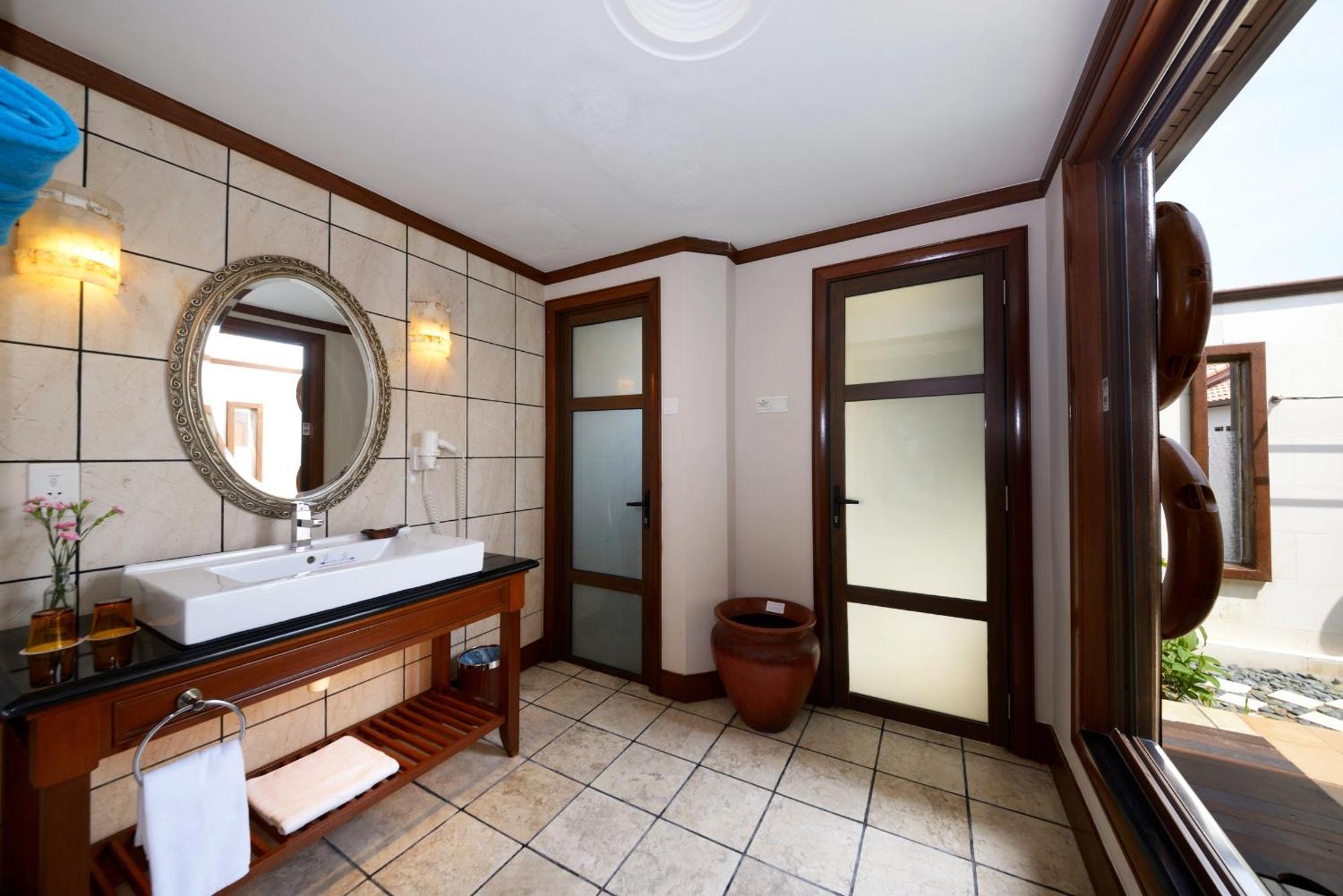 Hotel Grand Lexis Port Dickson Exteriér fotografie Bathroom